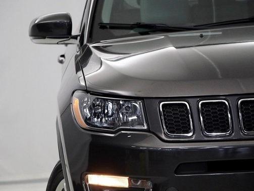 Photo 4 of 29 of 2018 Jeep Compass Limited