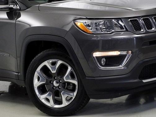 Photo 3 of 29 of 2018 Jeep Compass Limited