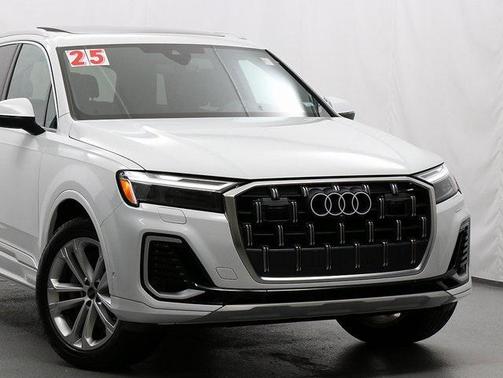 2025 Audi Q7 55 Premium Plus