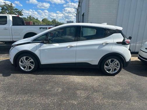 Summit White 2023 Chevrolet Bolt EV FWD 1LT