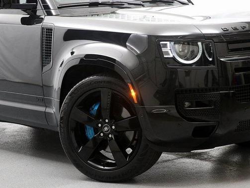2022 Land Rover Defender 110 V8