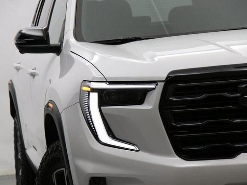 2025 GMC Acadia AWD AT4