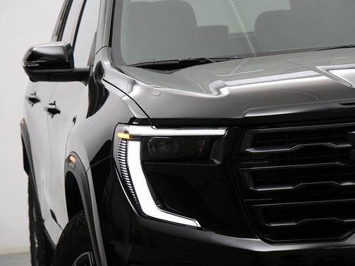 2026 GMC Acadia AWD AT4
