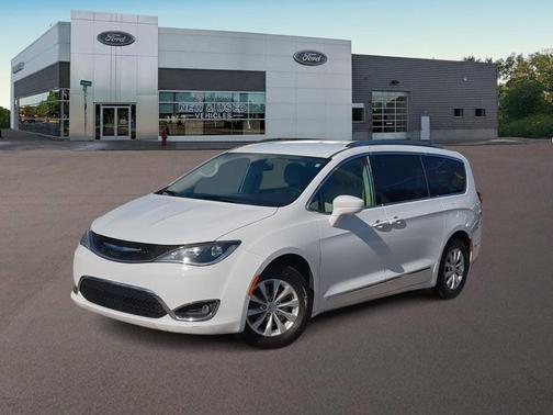 2019 Chrysler Pacifica Touring-L