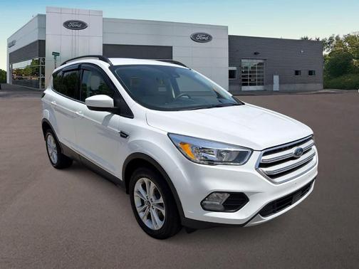 Oxford White 2018 Ford Escape SE