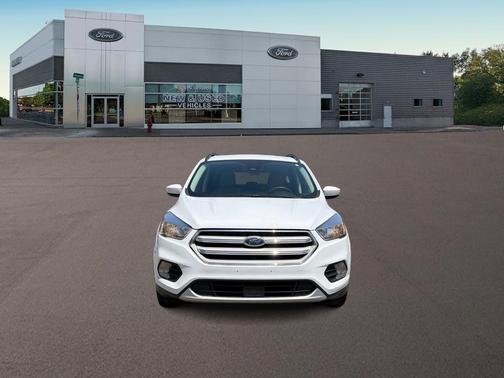 Oxford White 2018 Ford Escape SE