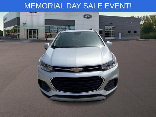 Silver Ice Metallic 2020 Chevrolet Trax LT