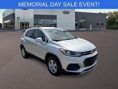 Silver Ice Metallic 2020 Chevrolet Trax LT
