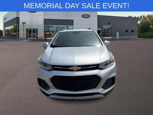 Silver Ice Metallic 2020 Chevrolet Trax LT
