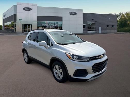 Silver Ice Metallic 2020 Chevrolet Trax LT