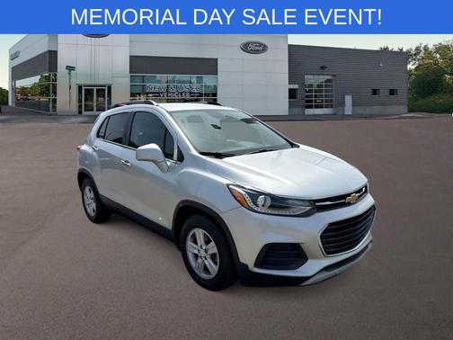 Silver Ice Metallic 2020 Chevrolet Trax LT