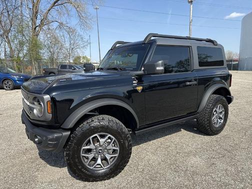 Shadow Black 2023 Ford Bronco Badlands