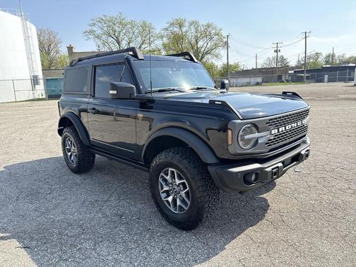 Shadow Black 2023 Ford Bronco Badlands