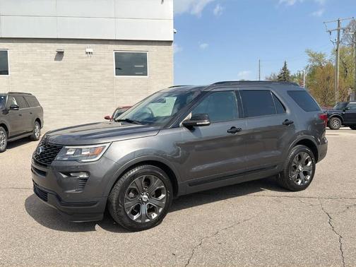 Magnetic Metallic 2018 Ford Explorer sport