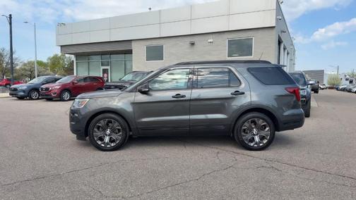 Magnetic Metallic 2018 Ford Explorer sport