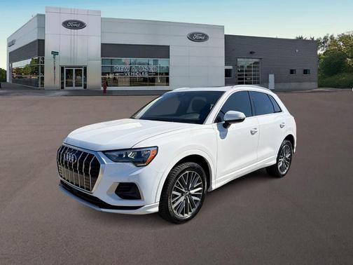 Ibis White 2022 Audi Q3 40 Premium