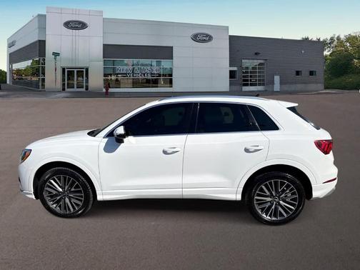 Ibis White 2022 Audi Q3 40 Premium