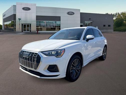 Ibis White 2022 Audi Q3 40 Premium