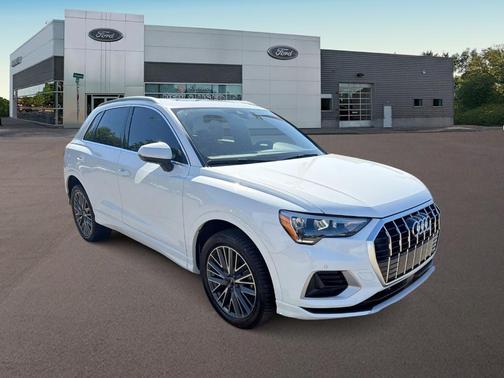 Ibis White 2022 Audi Q3 40 Premium