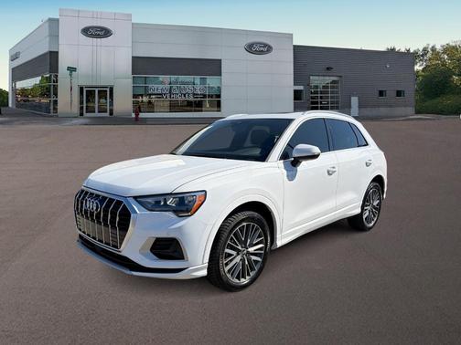 Ibis White 2022 Audi Q3 40 Premium