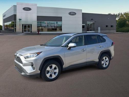Silver Sky Metallic 2019 Toyota RAV4 XLE