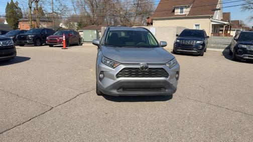 Silver Sky Metallic 2019 Toyota RAV4 XLE