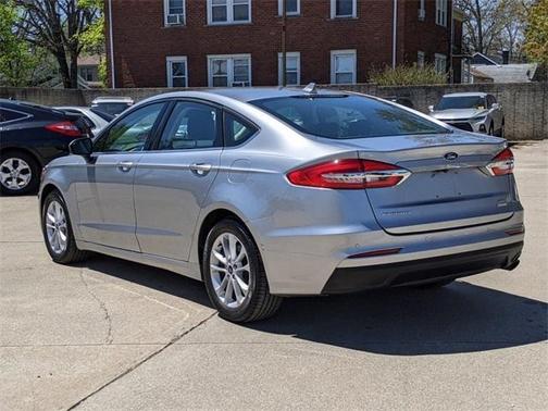 Photo 4 of 32 of 2020 Ford Fusion SE