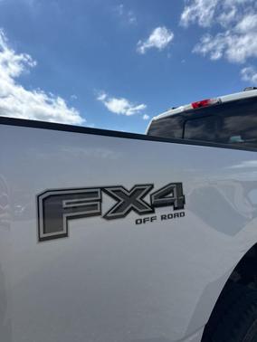 White Metallic 2024 Ford F-350 Lariat Super Duty