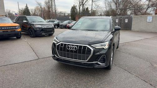 Mythos Black Metallic 2021 Audi Q3 45 S line Premium