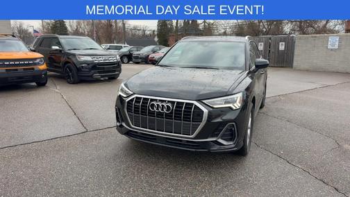 Mythos Black Metallic 2021 Audi Q3 45 S line Premium