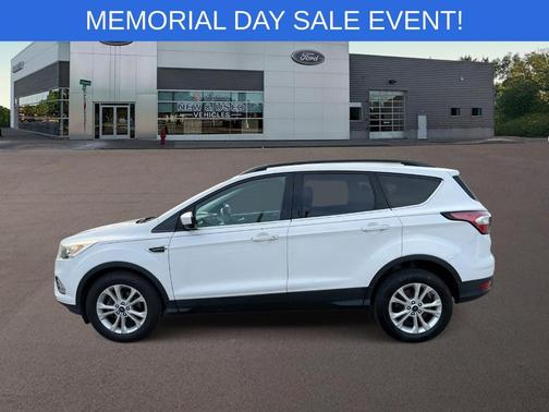 Oxford White 2017 Ford Escape SE