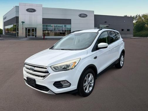 Oxford White 2017 Ford Escape SE