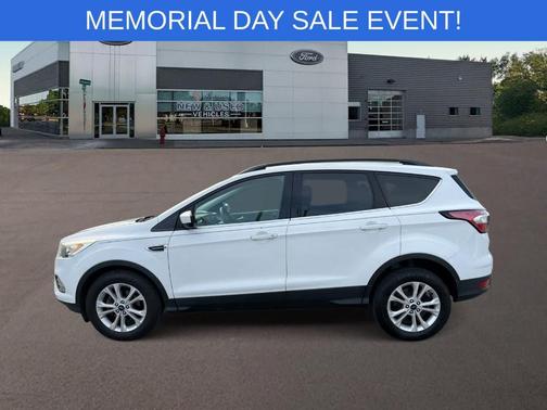 Oxford White 2017 Ford Escape SE