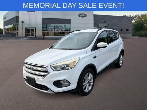 Oxford White 2017 Ford Escape SE