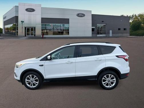 Oxford White 2017 Ford Escape SE
