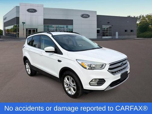 Oxford White 2017 Ford Escape SE