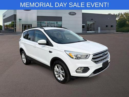 Oxford White 2017 Ford Escape SE