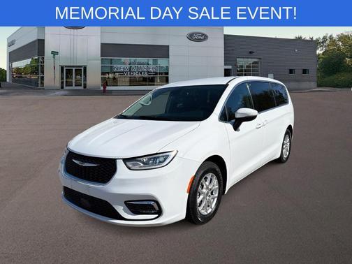Bright White Clearcoat 2023 Chrysler Pacifica Touring-L