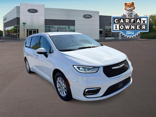 Bright White Clearcoat 2023 Chrysler Pacifica Touring-L