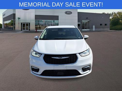 Bright White Clearcoat 2023 Chrysler Pacifica Touring-L