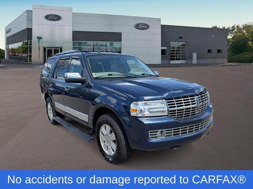 Midnight Black 2013 Lincoln Navigator Base