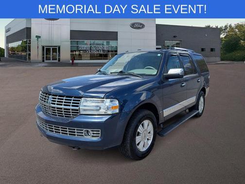 Midnight Black 2013 Lincoln Navigator Base