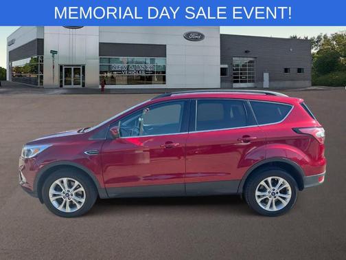 Ruby Red Metallic 2018 Ford Escape SE
