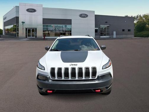 Bright White Clearcoat 2015 Jeep Cherokee Trailhawk