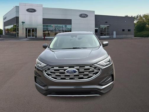 Magnetic 2020 Ford Edge SE