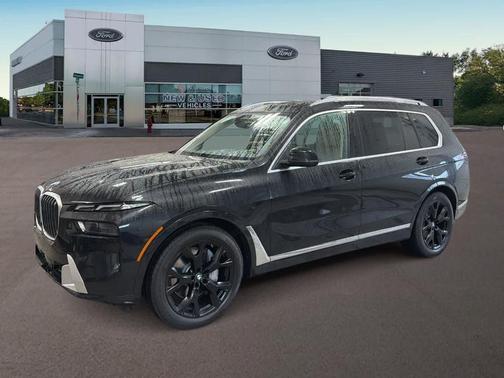 Black Sapphire Metallic 2023 BMW X7 xDrive40i