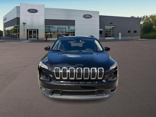Brilliant Black Crystal Pearlcoat 2014 Jeep Cherokee Latitude
