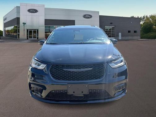 Diamond Black 2026 Chrysler Pacifica Limited