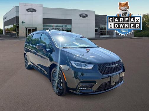 Diamond Black 2026 Chrysler Pacifica Limited