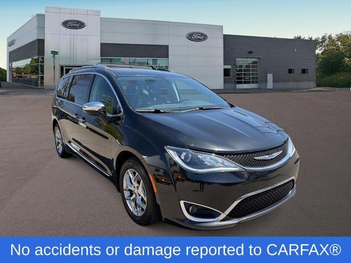 Brilliant Black Crystal Pearlcoat 2018 Chrysler Pacifica Limited